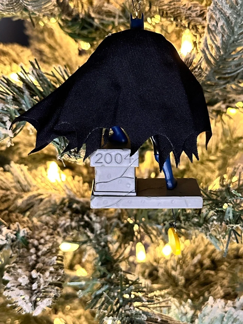 2004 Hallmark Keepsake – The Caped Crusader Batman Ornament